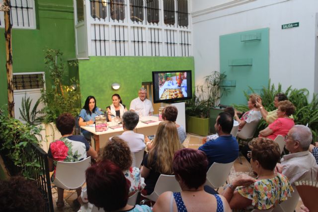 Isabel Navarro presenta su nuevo libro La Boca Agua en Puerto Lumbreras - 1, Foto 1