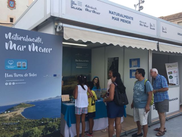 Medio Ambiente difunde los valores naturales del Mar Menor entre veraneantes y bañistas para implicarles en su conservación - 1, Foto 1