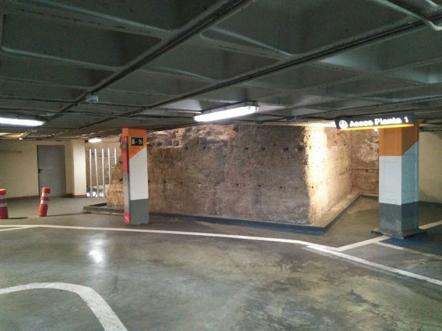 Huermur solicita una mampara para proteger la muralla árabe del S XII del parking de la Glorieta - 1, Foto 1