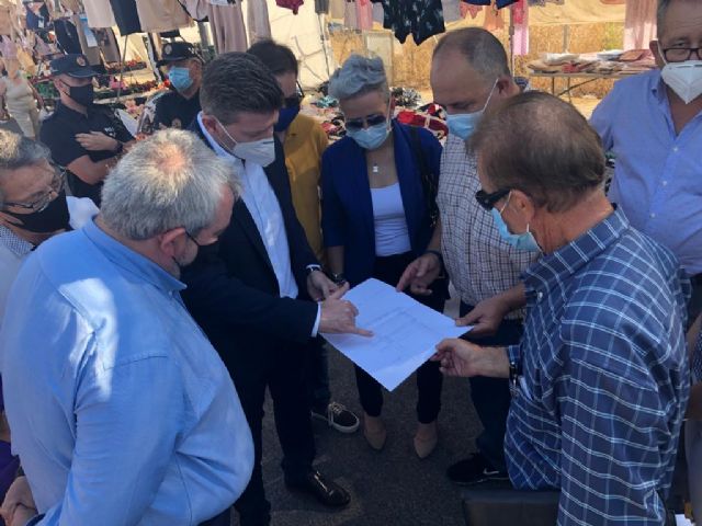 El mercadillo de El Palmar abre al público en su nueva ubicación dando cumplimiento a una reivindicación histórica de los vecinos - 1, Foto 1