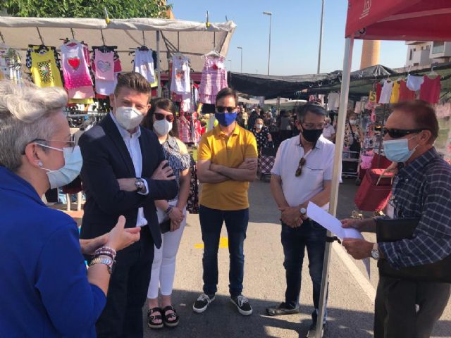 El mercadillo de El Palmar abre al público en su nueva ubicación dando cumplimiento a una reivindicación histórica de los vecinos - 2, Foto 2