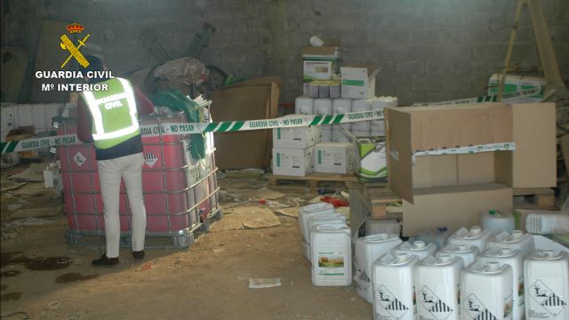 La Guardia Civil interviene más de 23 toneladas de productos fitosanitarios perjudiciales para el medio ambiente y la salud pública - 2, Foto 2