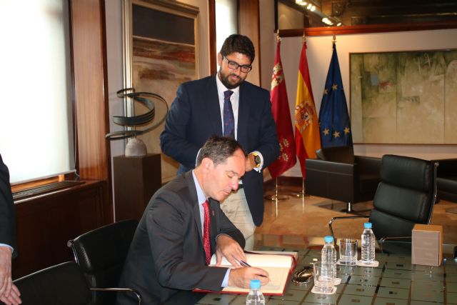 El presidente de la Comunidad recibe al embajador de Bélgica en España - 1, Foto 1
