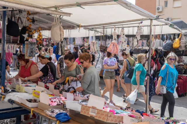 Los mercadillos de los jueves, excepto el de Los Urrutias, se trasladarán del día 15 de agosto, festivo, al miércoles 14 - 1, Foto 1