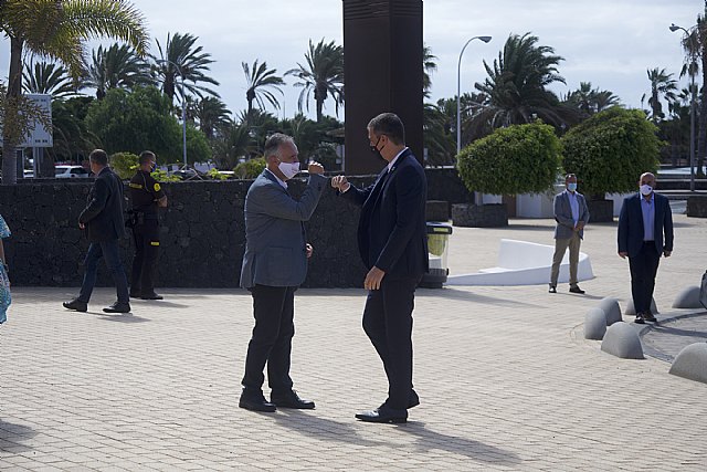 Pedro Sánchez reitera el compromiso del Ejecutivo con las Islas Canarias en su visita al Cabildo Insular de Lanzarote - 1, Foto 1