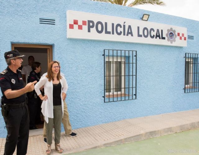 La oficina de atención al ciudadano de la polícia local en la azohía lleva cerrada todo el verano - 1, Foto 1