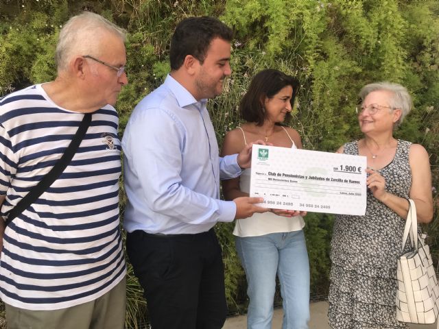 La Asociación del mayor de Zarcilla de Ramos recibe 100 sillas gracias a la Fundación Caja Rural de Granada - 1, Foto 1