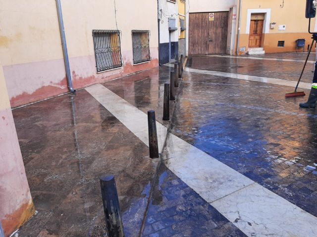 Servicios crea una nueva brigada de limpieza viaria mediante baldeo con agua a presión y jabón para reforzar el mantenimiento de las calles Servicios crea una nueva brigada de limpieza viaria mediante baldeo con agua a presión y jabón para reforzar el mantenimiento de las calles