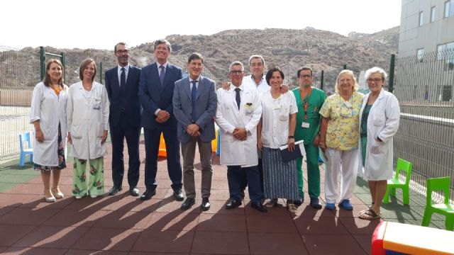 El hospital Santa Lucía de Cartagena ofrece a los niños ingresados un nuevo espacio de ocio al aire libre - 1, Foto 1