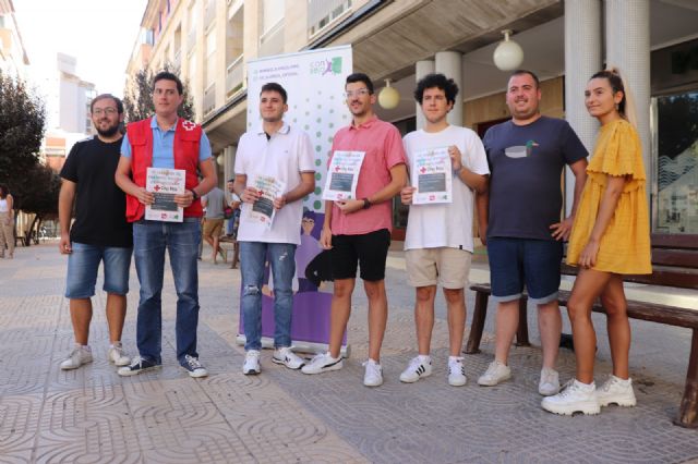 Juventudes Socialistas de Lorca junto al Consejo de la Juventud e Izquierda Unida Joven presentan la IX recogida de material escolar en beneficio de Cruz Roja - 1, Foto 1