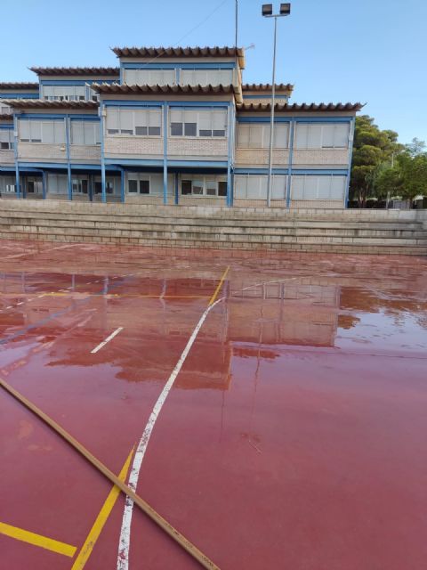 Los servicios de limpieza y jardinería ultiman los trabajos de puesta a punto de los colegios aguileños 2022 - 2, Foto 2