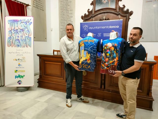 Los voluntarios de Deportes estrenan camiseta diseñada por la empresa local Daen y confeccionada íntegramente en Lorca - 1, Foto 1