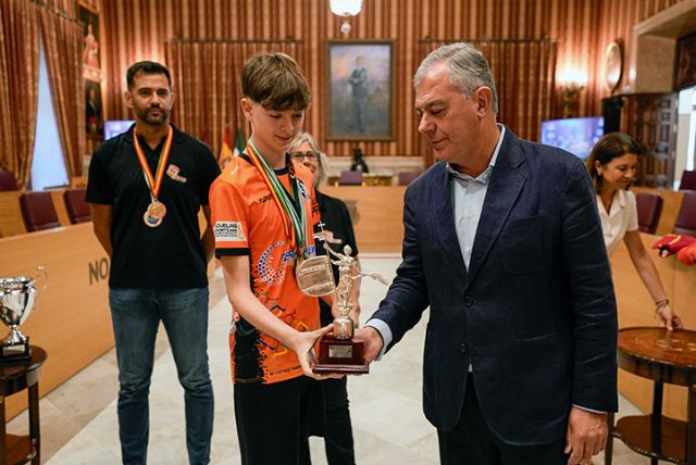 Recepción en el Ayuntamiento de Sevilla al Club Voley Palestra tras su victoria en el campeonato de España 2024 - 1, Foto 1