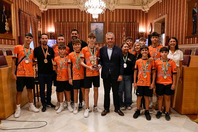 Recepción en el Ayuntamiento de Sevilla al Club Voley Palestra tras su victoria en el campeonato de España 2024 - 2, Foto 2