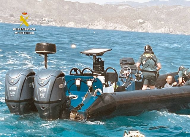 La Guardia Civil detiene a cuatro patrones de pateras taxi que trasladaban migrantes hasta la Península por la costa murciana La Guardia Civil detiene a cuatro patrones de pateras taxi que trasladaban migrantes hasta la Península por la costa murciana