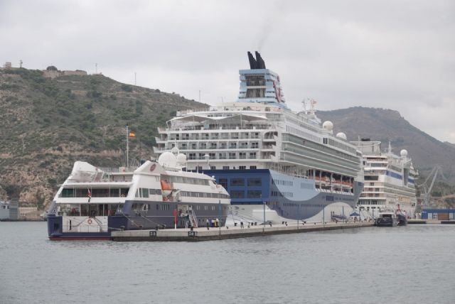 Cerca de 2.000 turistas llegan al puerto de Cartagena en la primera triple escala de cruceros del año - 1, Foto 1