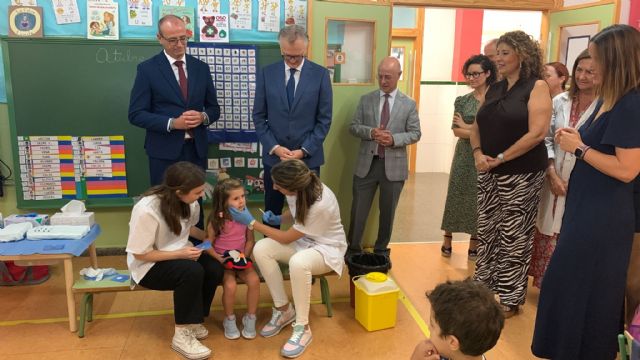 Salud está vacunando frente a la gripe a todos los niños escolarizados en Infantil en los centros educativos - 1, Foto 1