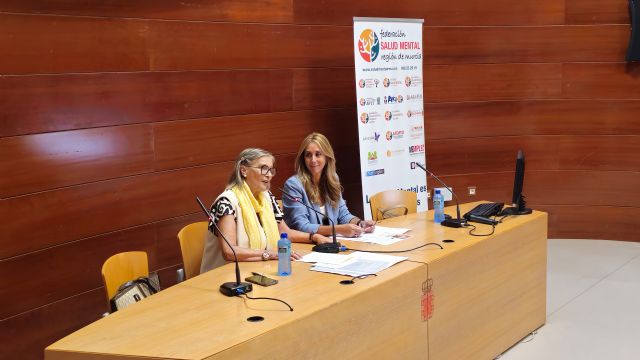 Decenas de personas asisten a la Mesa Redonda sobre trabajo y salud mental organizada dentro de los actos organizados por el Ayuntamiento - 3, Foto 3