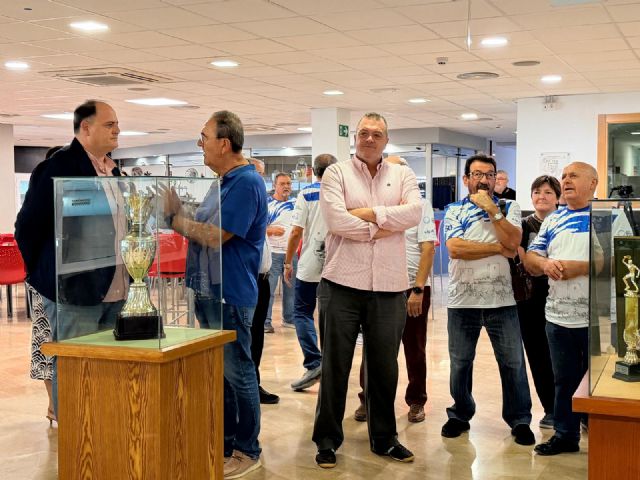 La exposición 'Eliocroca Medio Siglo en Movimiento' recorre cinco décadas de deporte lorquino de la asociación deportiva La exposición 'Eliocroca Medio Siglo en Movimiento' recorre cinco décadas de deporte lorquino de la asociación deportiva