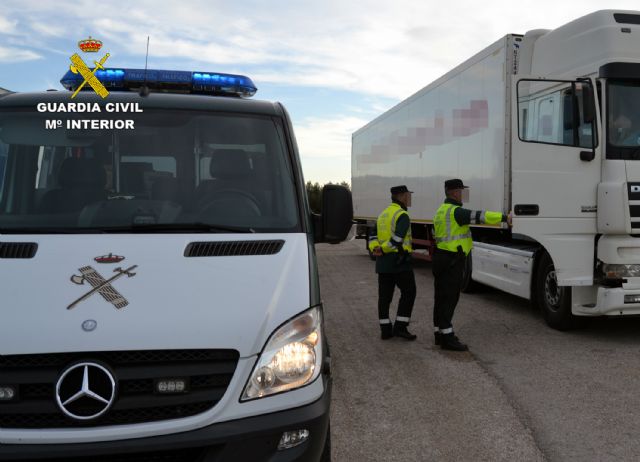 La Guardia Civil detiene al conductor de un camión articulado de gran tonelaje por quintuplicar la tasa de alcoholemia - 1, Foto 1