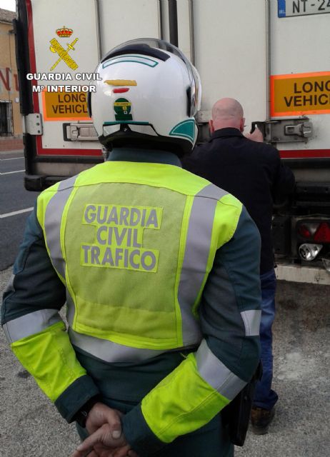 La Guardia Civil detiene al conductor de un camión articulado de gran tonelaje por quintuplicar la tasa de alcoholemia - 2, Foto 2