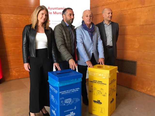 Fomento repartirá 1.400 papeleras para envases y para papel en los centros educativos del municipio para promover la importancia del reciclaje - 1, Foto 1