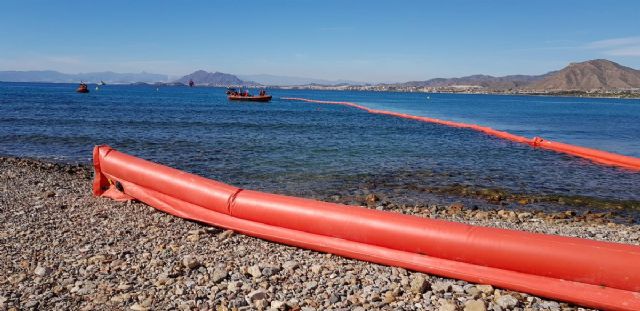 Desarrollado con éxito un simulacro de lucha contra la contaminación marina accidental en la mar y en la playa de La Azohía - 2, Foto 2