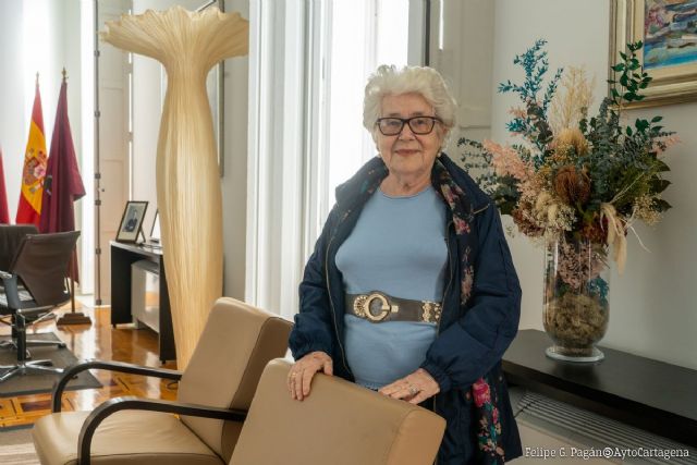 María Teresa Cervantes celebra su cumpleaños, presentando en Cartagena su último libro de poemas - 1, Foto 1