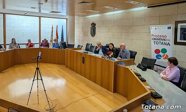 Se constituye el Grupo de Acción Local del Proceso Comunitario de Totana, Foto 1