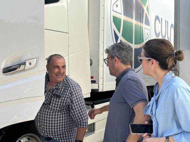 Un tráiler cargado de material parte hacia Valencia - 1, Foto 1