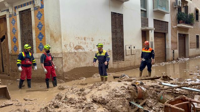 La columna del dispositivo de ayuda del Ayuntamiento de Lorca se centra en labores de achique en el casco histórico de Paiporta - 2, Foto 2