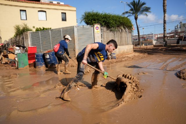 200 voluntarios de la UCAM se han desplazado hoy a Valencia para ayudar a los afectados por la DANA - 1, Foto 1