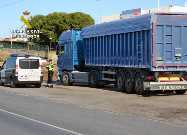 La Guardia Civil intercepta al conductor de un trailer de 40 toneladas conduciendo bajo los efectos de drogas. - 1, Foto 1