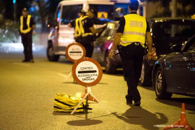 La Policia Local pone en marcha una campaña especial de trafico contra alcohol y drogas - 1, Foto 1