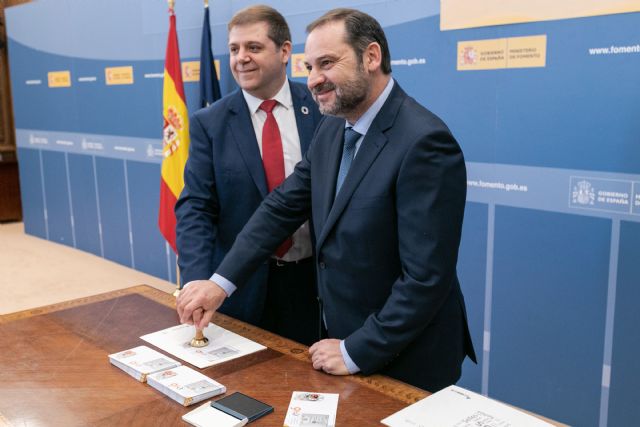 CORREOS presenta un sello que conmemora 40 años de la Constitución española - 1, Foto 1