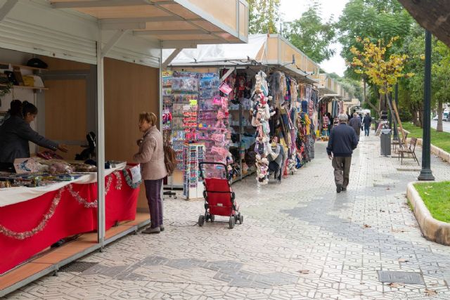 El mercado artesanal navideño abre en la Alameda de San Antón - 1, Foto 1