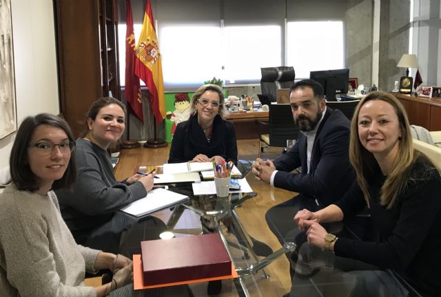 La consejera de Educación se reúne con la  asociación Albores de Murcia - 1, Foto 1