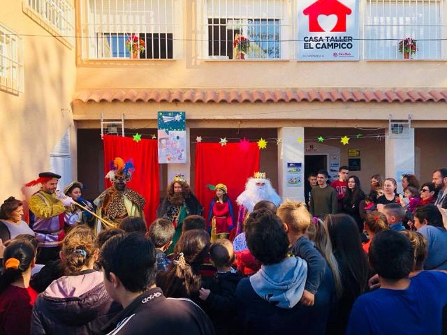 Los Reyes Magos de la Cofradía de Jesús de Murcia, un año más pasaron por la Casa-Taller de El Campico en Alcantarilla - 4, Foto 4