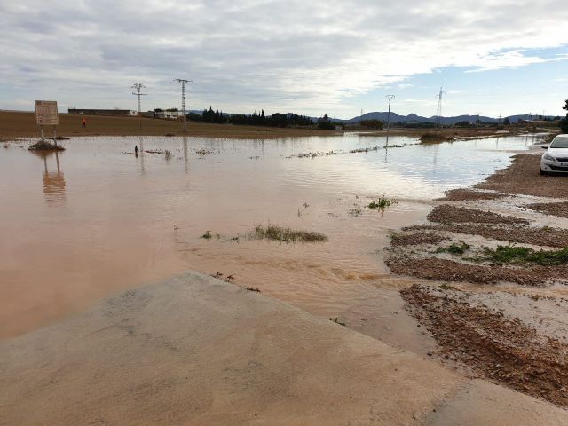 MC pide al Gobierno local disponibilidad de terrenos para adaptar las ramblas a la recogida de pluviales en el Camino del Sifón - 1, Foto 1