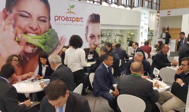 Intensa actividad comercial en el stand de Proexport en Fruit Logística 2017 - 1, Foto 1