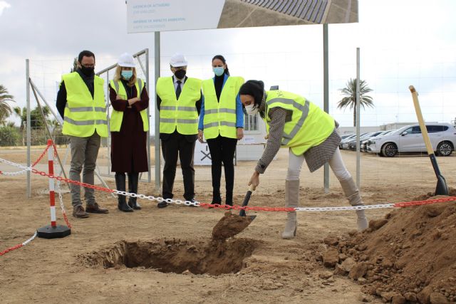 La consejera Valle Miguélez asiste a la colocación de la primera piedra de una planta fotovoltaica en Fuente Álamo que ahorrará emisiones de CO2 - 1, Foto 1