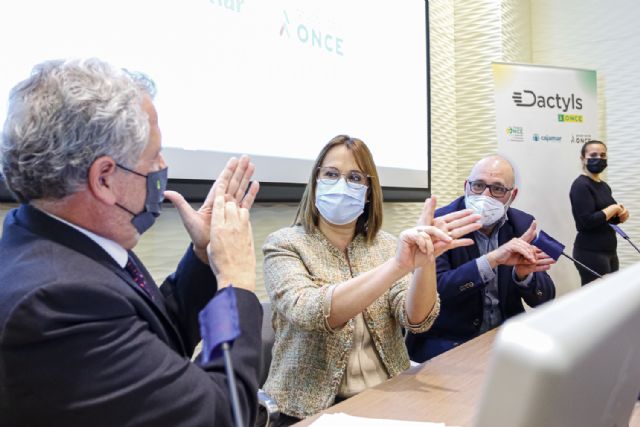 Isabel Franco participa en la presentación de un nuevo sistema de comunicación táctil para personas sordociegas de la ONCE - 2, Foto 2