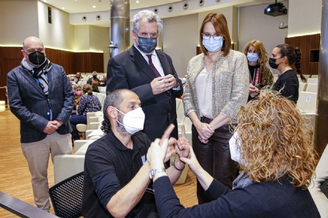 Isabel Franco participa en la presentación de un nuevo sistema de comunicación táctil para personas sordociegas de la ONCE - 3, Foto 3