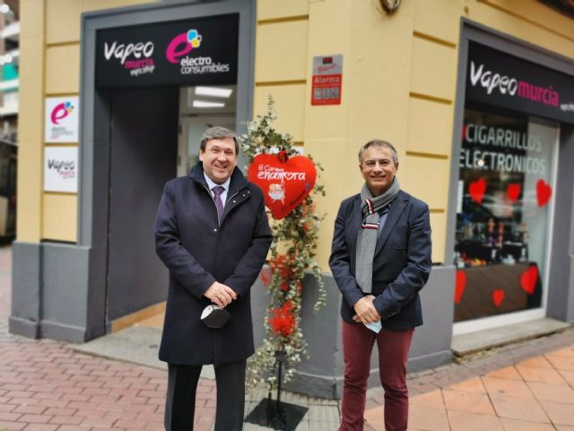 Los comerciantes de El Carmen regalan descuentos para incentivar las compras por San Valentín - 1, Foto 1