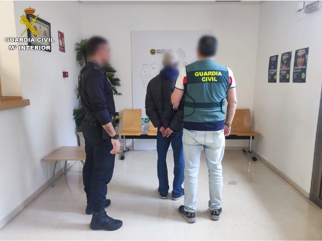 La Guardia Civil desarticula una banda organizada dedicada al hurto de algarroba - 2, Foto 2