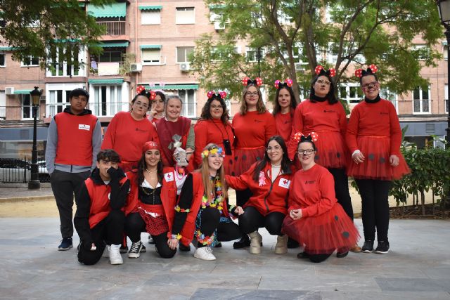 Usuarias de Fundown participan como voluntarias en el carnaval de Cruz Roja - 1, Foto 1