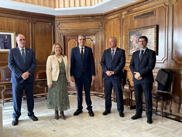 La presidenta de la Asamblea recibe al Hermano Mayor de los Marrajos - 1, Foto 1