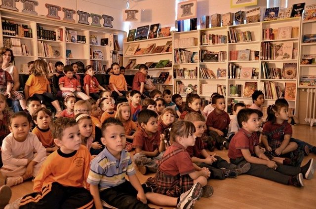 El colegio Nuestra Señora de la Encarnación de La Raya celebra la semana cultural Locos por la ciencia - 1, Foto 1