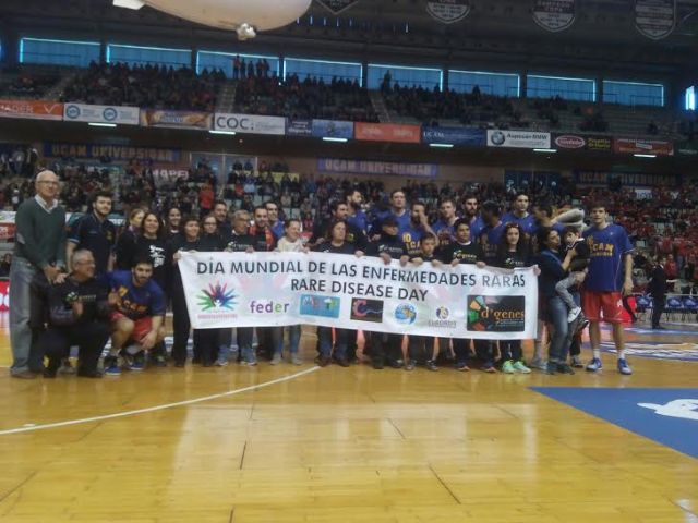 Los equipos del UCAM Murcia CB y UCAM Murcia CF muestran su apoyo a las Enfermedades Raras - 1, Foto 1