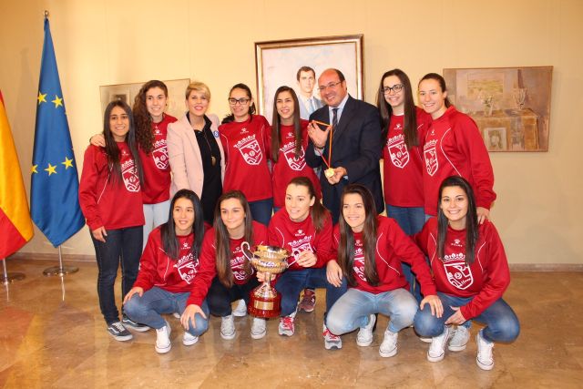 El presidente de la Comunidad recibe a la Selección Femenina de Fútbol Sala Sub-21 de la Región d Murcia, campeona de España en esta categoría - 3, Foto 3